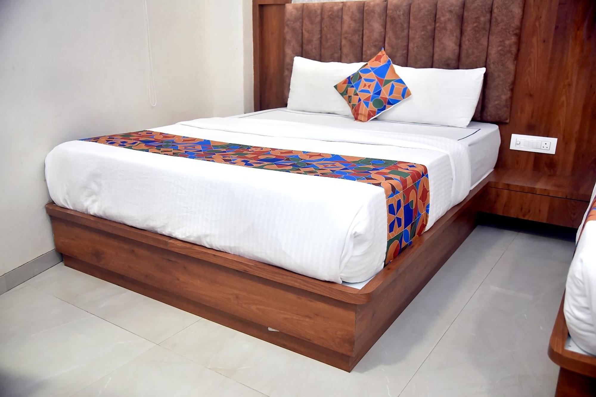 Hotel Pride Inn Near Mumbai Airport T2 — Photos 1